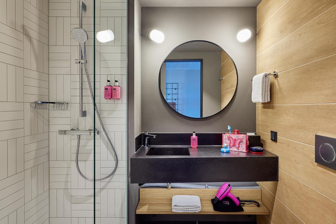Moxy Cologne Muelheim Hotel ภายนอก รูปภาพ