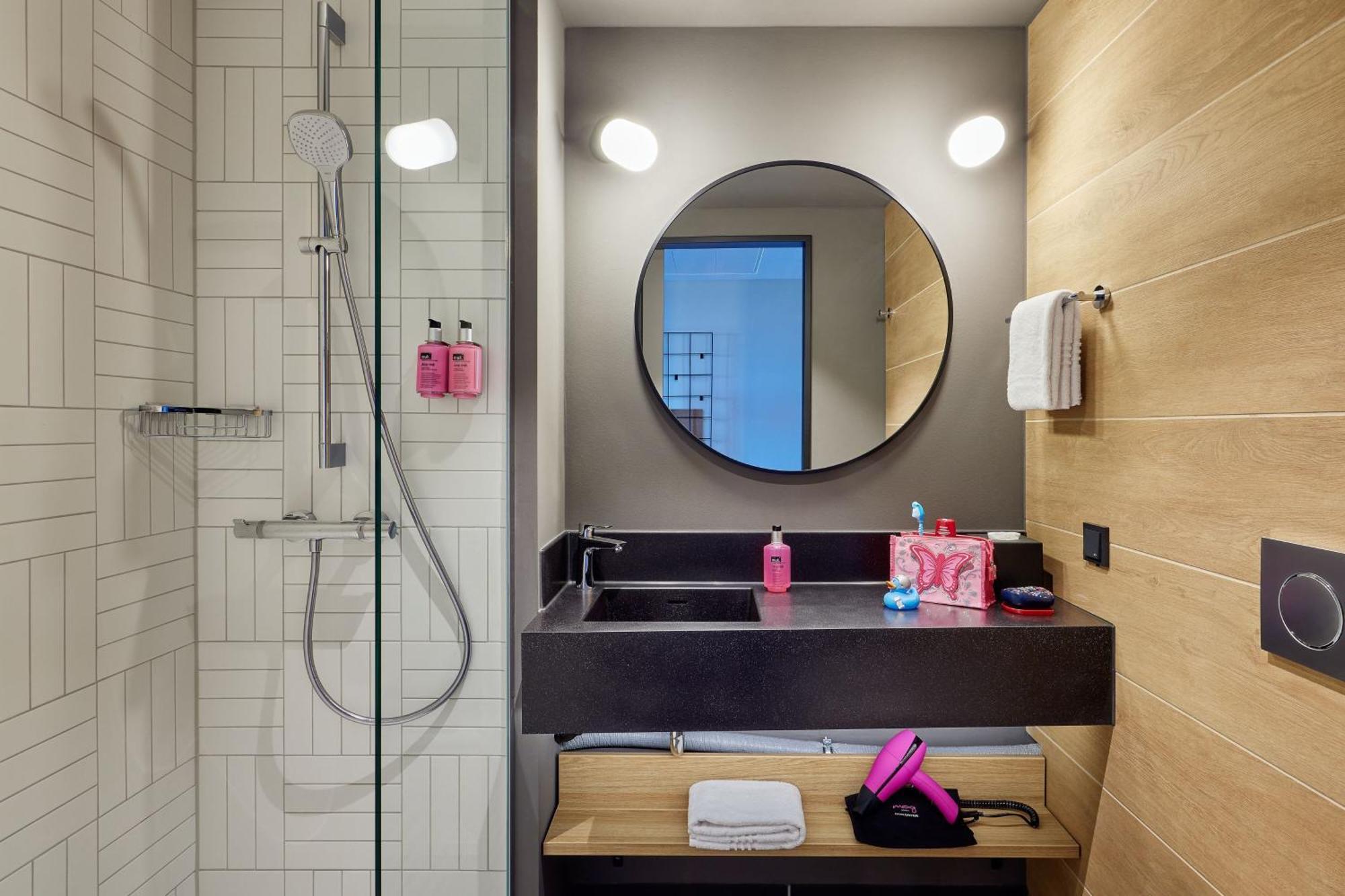 Moxy Cologne Muelheim Hotel ภายนอก รูปภาพ